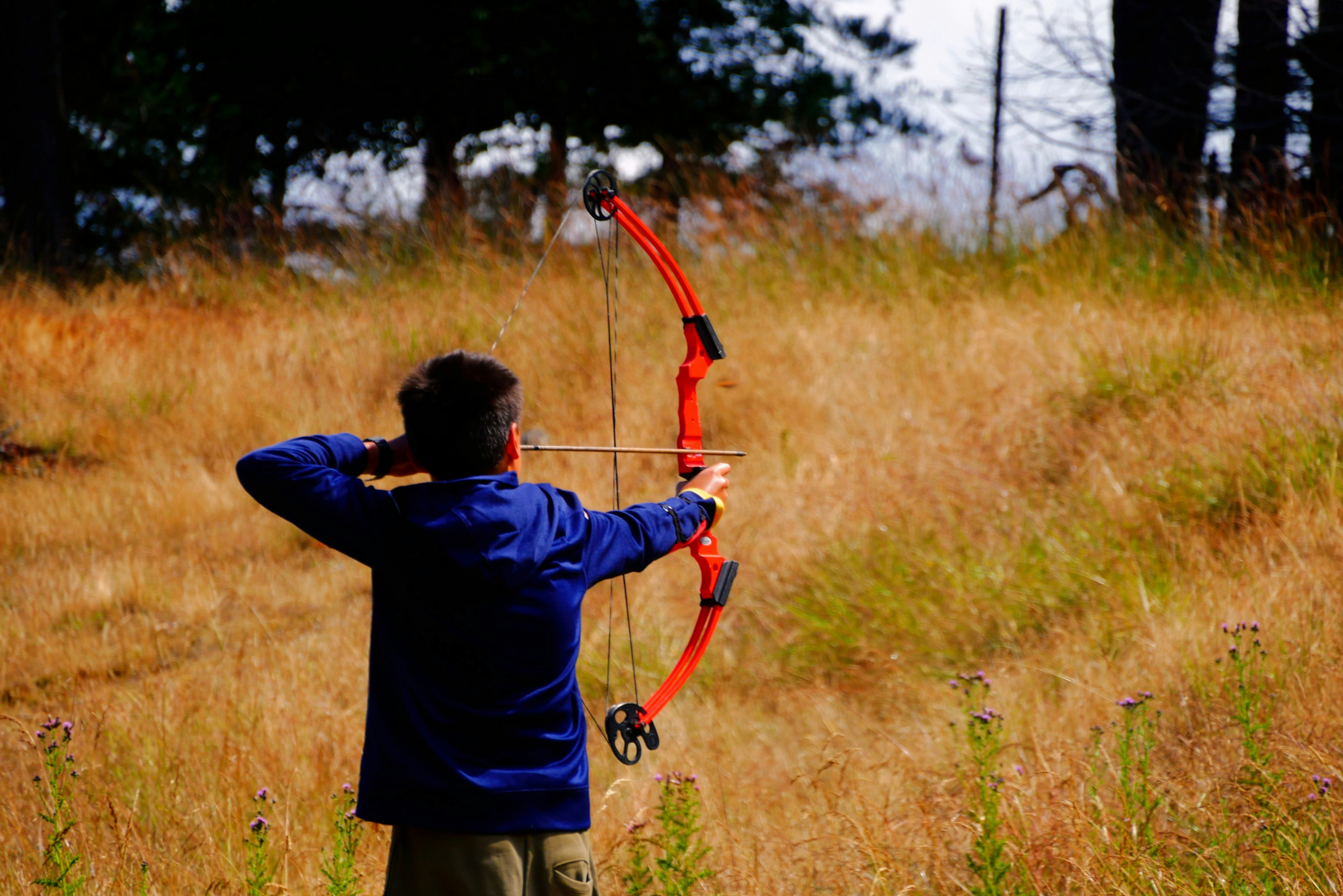 How did early American colonists adapt hunting techniques?