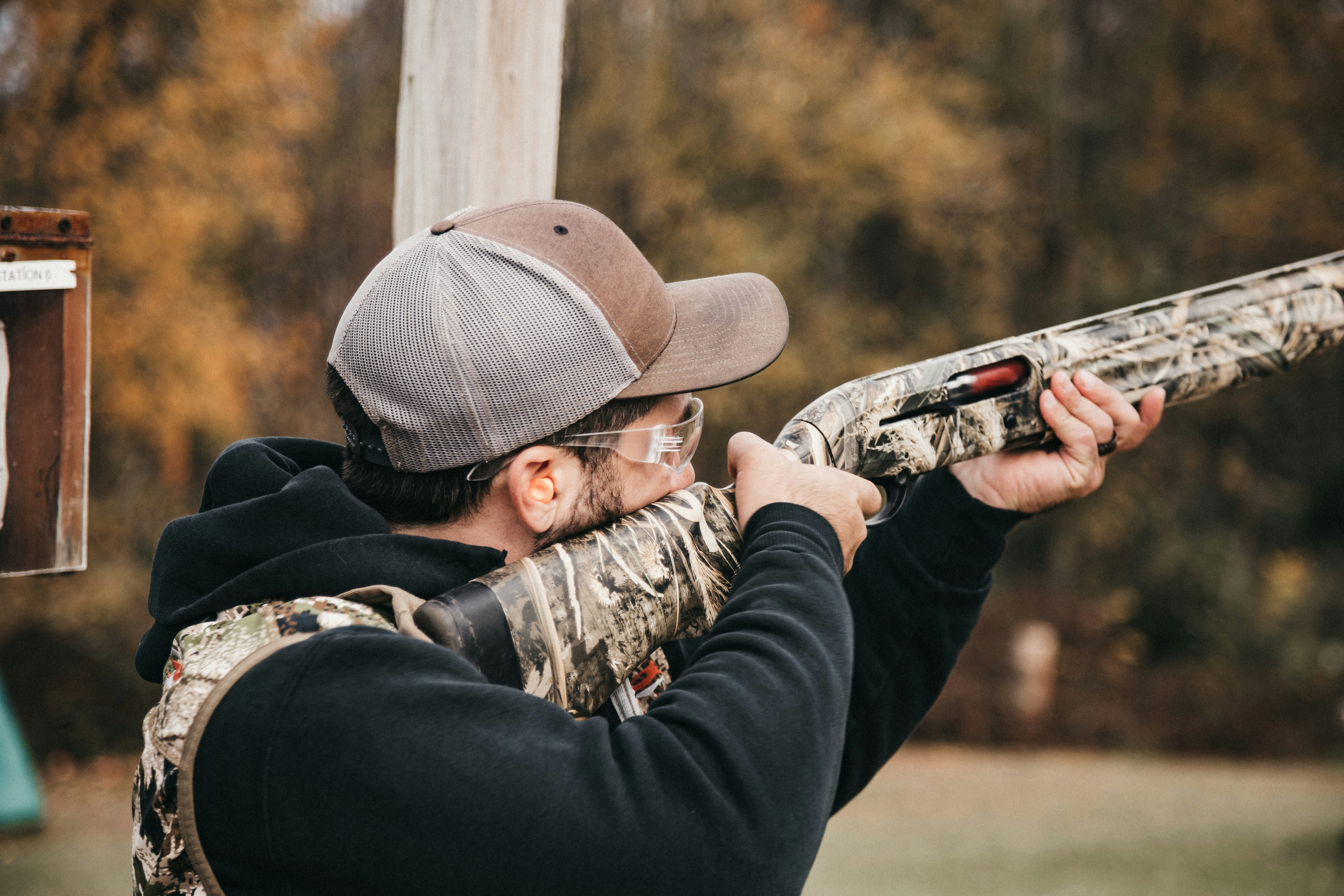 How did early American hunters develop long rifles?
