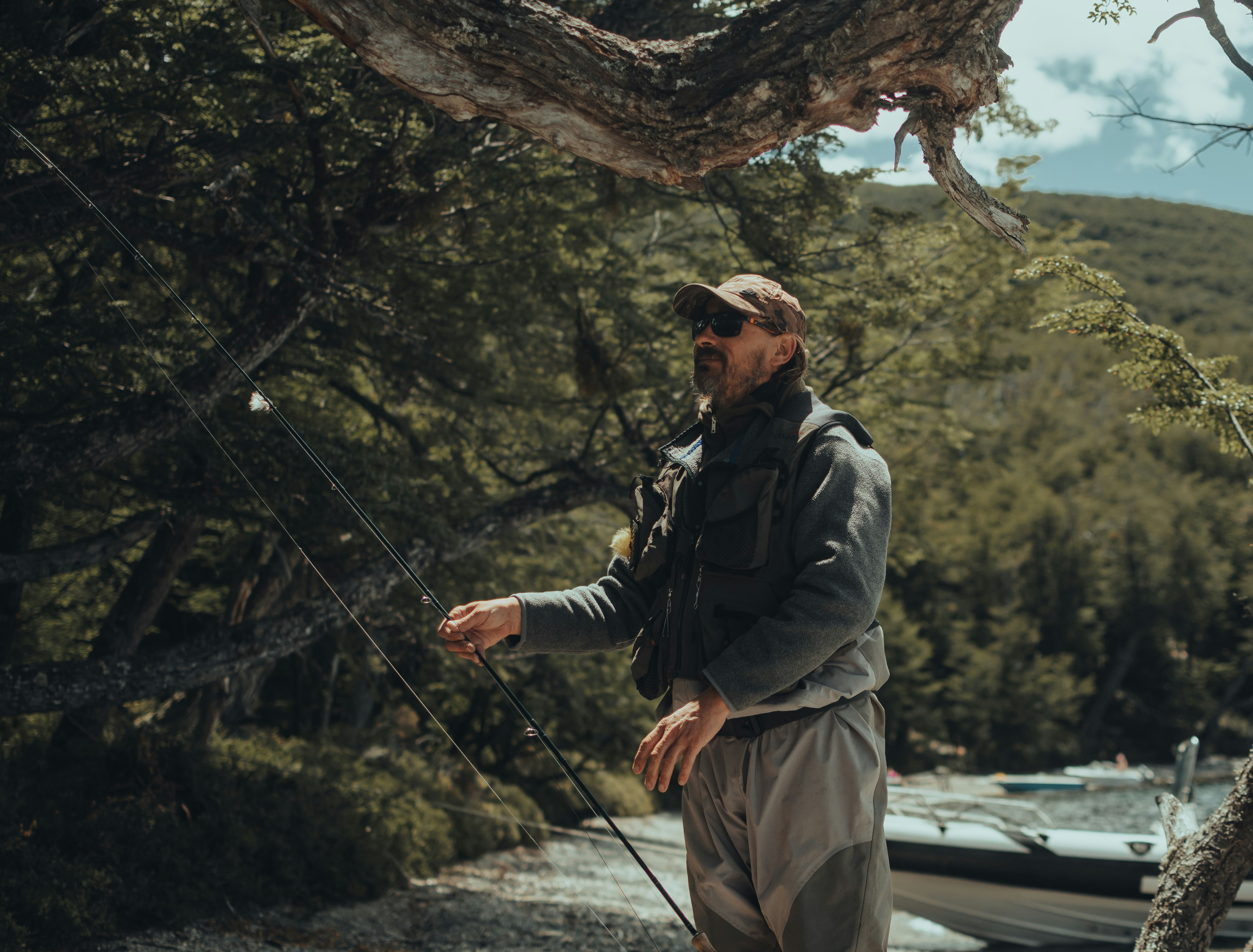 How did early American hunters organize hunting parties?